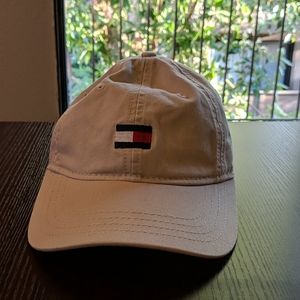 Tommy Hilfiger khaki hat